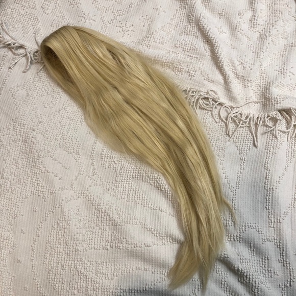 Long Wavy Blonde Wig 28” Center Middle Part - Picture 12 of 14